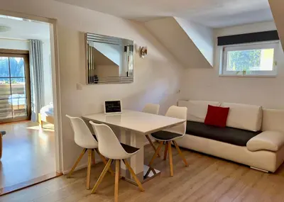 Ein Sitzbereich in der Unterkunft Haus Thomas