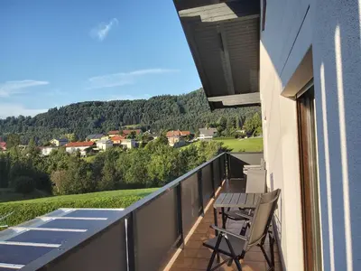 Ein allgemeiner Bergblick oder ein Berglick von der Ferienwohnung aus