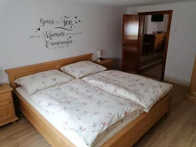Ein Bett oder Betten in einem Zimmer der Unterkunft Ferienwohnung Weppermühle