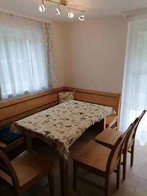 Ein Sitzbereich in der Unterkunft Ferienwohnung Weppermühle