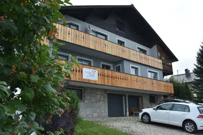 Das Gebäude in dem sich die Ferienwohnung befindet