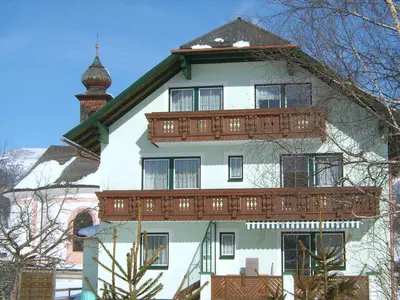 Das Gebäude in dem sich die Ferienwohnung befindet
