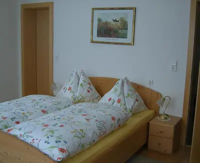 Ein Bett oder Betten in einem Zimmer der Unterkunft Haus Bauer Appartment II mit Balkon
