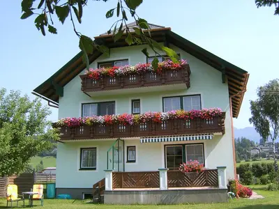 Das Gebäude in dem sich die Ferienwohnung befindet
