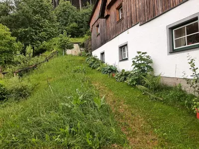 Ein Garten an der Unterkunft Landhaus Gschmeidler