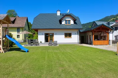 Ein Garten an der Unterkunft Chalet Mama