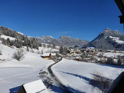 Ein allgemeiner Bergblick oder ein Berglick von der Ferienwohnung aus