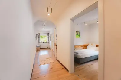 Ein Bett oder Betten in einem Zimmer der Unterkunft Haus Biechl mit Blick auf die Burg Hohenwerfen