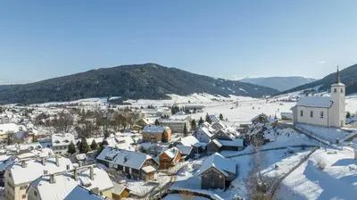 Ein allgemeiner Bergblick oder ein Berglick von der Ferienwohnung aus