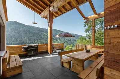 Ein allgemeiner Bergblick oder ein Berglick von des Chalets aus