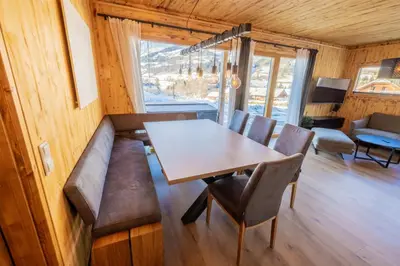 Ein Sitzbereich in der Unterkunft Hillside Chalet Kreischberg