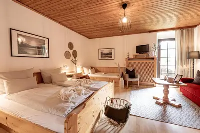 Ein Bett oder Betten in einem Zimmer der Unterkunft Der Thomataler Wirt