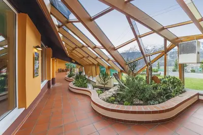 Ein Garten an der Unterkunft Alpine Club Apartement für 6 Personen