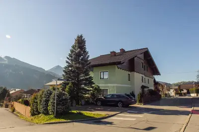Ein allgemeiner Bergblick oder ein Berglick von der Ferienwohnung aus