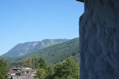 Ein allgemeiner Bergblick oder ein Berglick von der Ferienwohnung aus