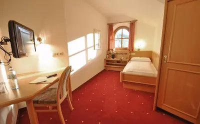 Ein Bett oder Betten in einem Zimmer der Unterkunft Heart Hotel Himmelberg