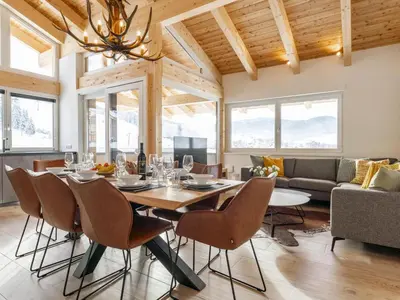Ein Sitzbereich in der Unterkunft Grebenzen Lodge Pabstin 36B