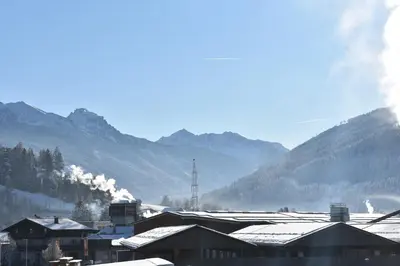 Ein allgemeiner Bergblick oder ein Berglick von der Ferienwohnung aus