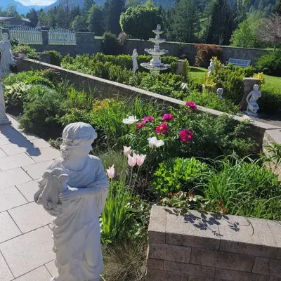 Ein Garten an der Unterkunft Gästehaus Raab