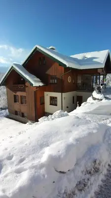 Apartment mit eigenem Garten in traumhafter Lage im Winter