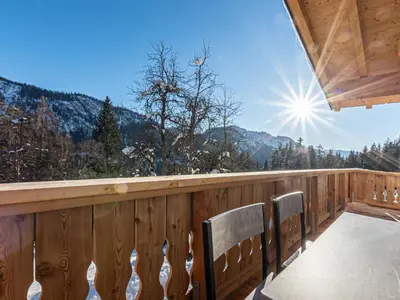 Ein allgemeiner Bergblick oder ein Berglick von des Ferienhauses aus
