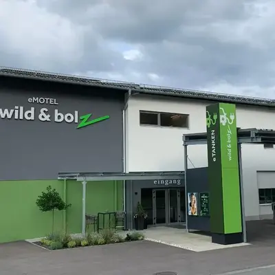 wild & bolz eMotel