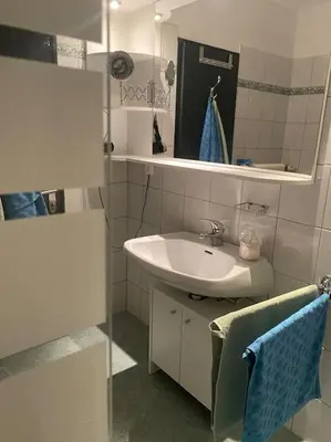 Ein Badezimmer in der Unterkunft Schöne Ferienwohnung mit Wolfgangseeblick
