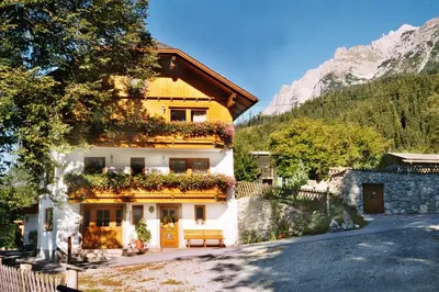 Ein allgemeiner Bergblick oder ein Berglick von der Ferienwohnung aus