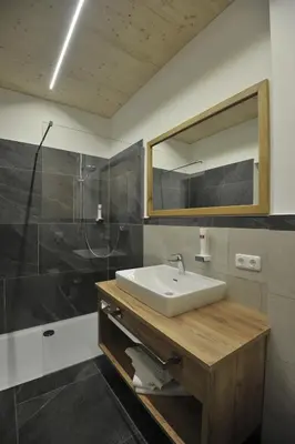 Ein Badezimmer in der Unterkunft Das Dorfhotel Engl-Grafinger