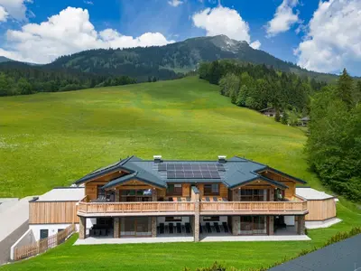 Ein allgemeiner Bergblick oder ein Berglick von der Ferienwohnung aus