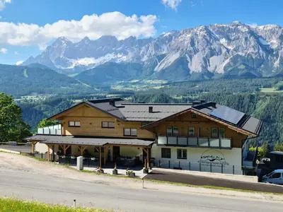 Ein allgemeiner Bergblick oder ein Berglick von der Ferienwohnung aus