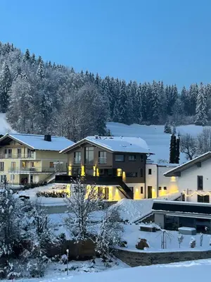 place2be - with infinity pool im Winter