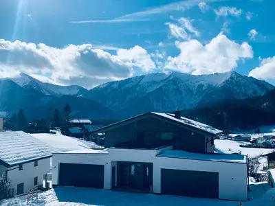 Ein allgemeiner Bergblick oder ein Berglick von der Ferienwohnung aus