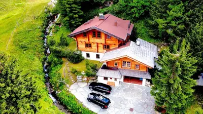 Das Gebäude in dem sich die Lodge befindet
