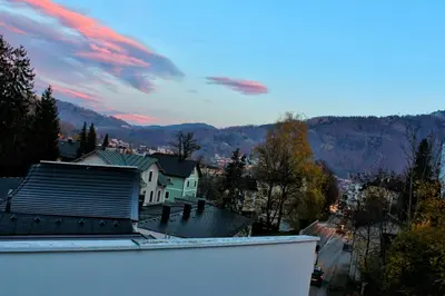 Ein allgemeiner Bergblick oder ein Berglick von der Ferienwohnung aus