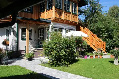 Ein Garten an der Unterkunft Ferienwohnung Salzafeld