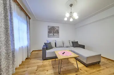 Ein Sitzbereich in der Unterkunft Ferienwohnung Salzafeld
