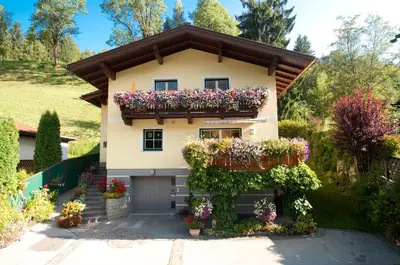 Ein Garten an der Unterkunft Haus Fritzenwallner Appartement 1