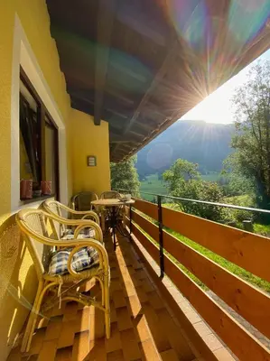 Ein allgemeiner Bergblick oder ein Berglick von der Ferienwohnung aus