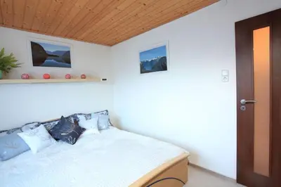 Ein Bett oder Betten in einem Zimmer der Unterkunft Untersee24 - Lake Hallstatt Apartment