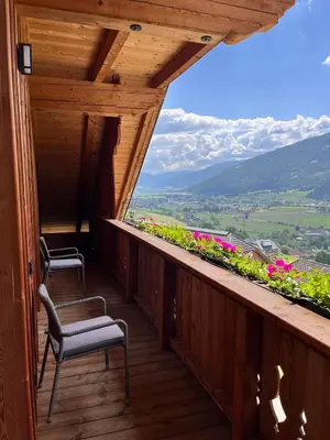 Ein allgemeiner Bergblick oder ein Berglick von der Ferienwohnung aus