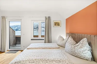 Ein Bett oder Betten in einem Zimmer der Unterkunft Hallstatt Lakeside Top 5 - Zimmer mit Balkon
