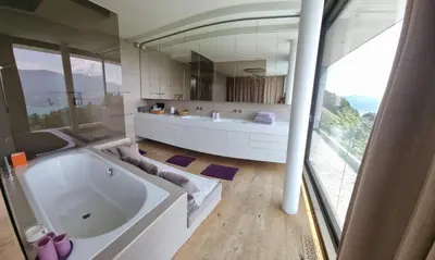 Ein Badezimmer in der Unterkunft Attersee Luxury Design Villa with dream views, large Pool and Sauna