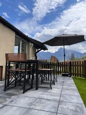 Ein allgemeiner Bergblick oder ein Berglick von der Ferienwohnung aus