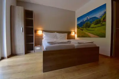 Ein Bett oder Betten in einem Zimmer der Unterkunft Sporthotel Zederhaus im Lungau