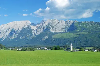 Ein allgemeiner Bergblick oder ein Berglick von der Ferienwohnung aus