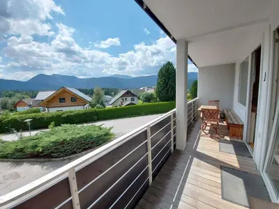 Ein allgemeiner Bergblick oder ein Berglick von der Ferienwohnung aus