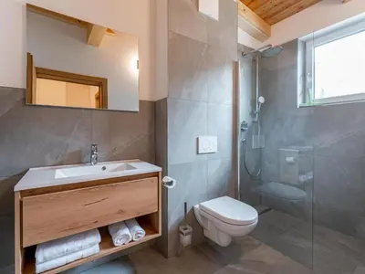 Ein Badezimmer in der Unterkunft Bergzicht 2B