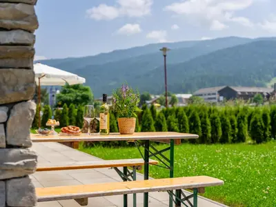 Ein allgemeiner Bergblick oder ein Berglick von des Chalets aus