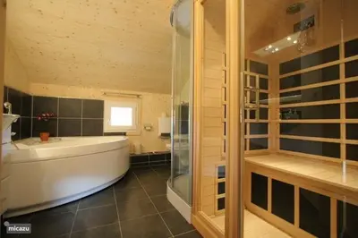 Ein Badezimmer in der Unterkunft Chalet Murau: Luxurious 5 star chalet in ski area Kreischberg